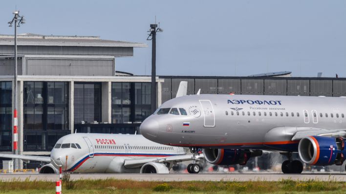 Ein Passagierflugzeug der russischen Luftfahrtlinie Aeroflot am Flughafen BER, Archivbild (Quelle: DPA/Patrick Pleul)