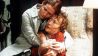 Filmstill: Die Klavierlehrerin Erika Kohut (Isabelle Huppert) umarmt in dem Kinofilm <<Die Klavierspielerin>> (Szenenfoto) ihre Mutter (Annie Girardot, r.). (Quelle: dpa/Concorde)