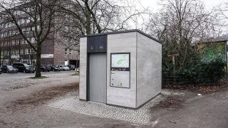 City Toilette in Berlin (Quelle: imago-images/Rolf Kremming)