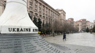Ein Denkmal am Maidam-Platz in Kiew, Ukraine (Quelle: dpa/Brian Smith)