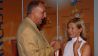2003 bekam Claudia Pechstein vom damaligen Berliner Senator Klaus Böger (SPD) das Bundesverdienstkreuz der Stadt überreicht (imago images/Raimund Müller)