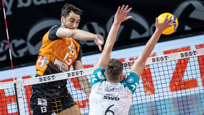 BR-Volleys-Star Benjamin Patch beim Spiel gegen Düren (imago images/Andreas Gora)