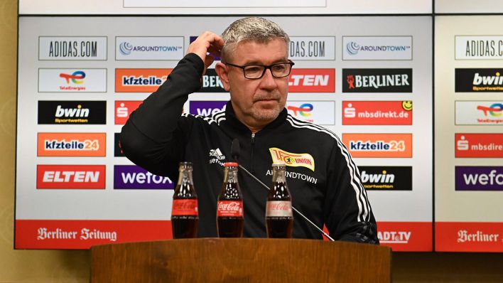 Union-Trainer Urs Fischer auf einer Pressekonferenz (imago images/Matthias Koch)