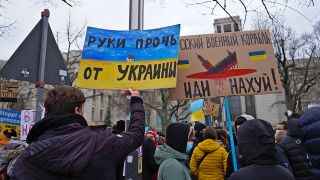 Demonstration gegen Putins Krieg und den Überfall auf die Ukraine, in Berlin Unter den Linden. (Quelle: imago images/B. Elmenthaler)