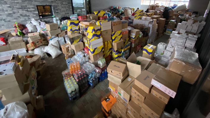 Eine Lagerhalle voller Hilfsgüter für Menschen in der Ukraine. (Quelle: privat)