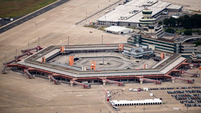 Auf einer Luftaufnahme ist a, 07.08.2021 der ehemalige Flughafen Tegel zu sehen. (Quelle: dpa/Christophe Gateau)