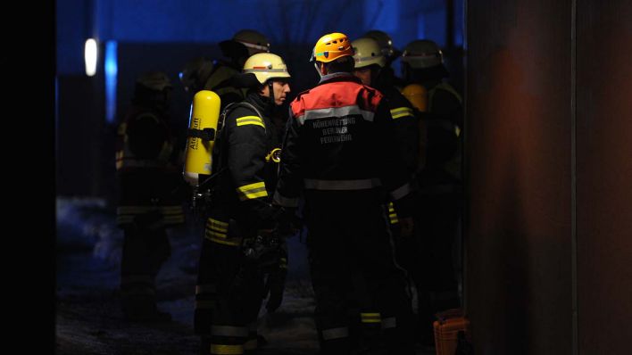 Archivbild: Berliner Feuerwehr bei einem Einsatz (Quelle: dpa/Rainer Jensen)