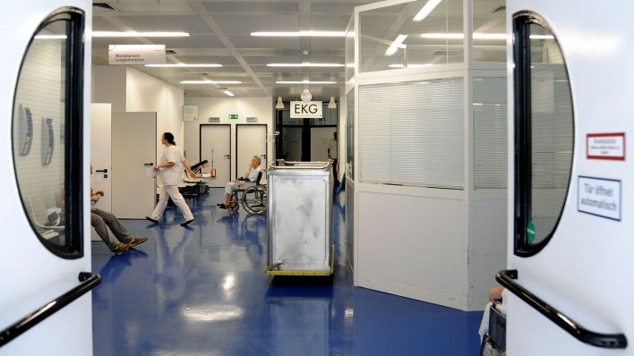 Archivbild: Ein Durchgang in einem Vivantes Klinikum in Berlin. (Quelle: dpa/TSP)