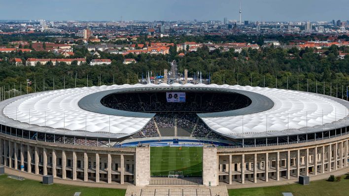 Symbolbild: Das Hertha-Stadion in Berlin aus der Vogelperspektive. (Quelle: imago images/T. Wiedensloher)