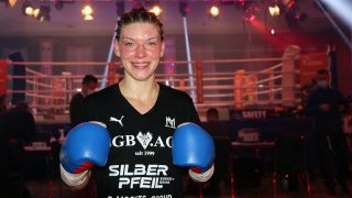 Die Berliner Boxerin Nina Meinke nach einem gewonnenen Kampf in Magdeburg 2020 (imago images/Ed Gar)