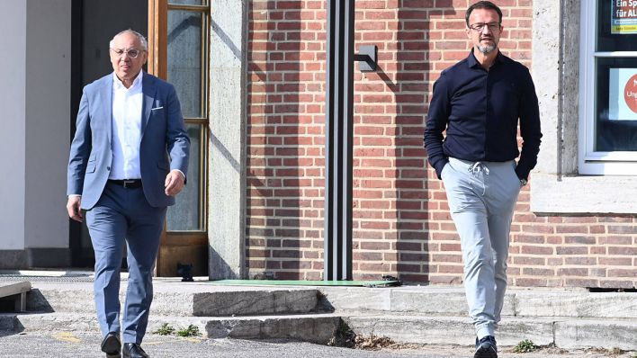 Der neue Hertha-Trainer Felix Magath gemeinsam mit Geschäftsführer Fredi Bobic (imago images/Matthias Koch)