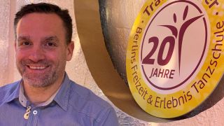 M. D. Jakubczyk (Gründer und Mitinhaber Tanzschule „Traumtänzer“) (Quelle: rbb/Sylvia Tiegs) M. D. Jakubczyk (Gründer und Mitinhaber Tanzschule „Traumtänzer“) (Quelle: rbb/Sylvia Tiegs)