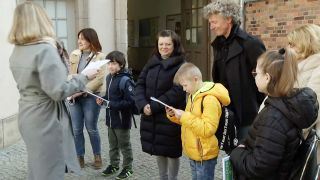 Ukrainische Kinder in einer deutschen Schule. (Quelle: rbb) Ukrainische Kinder in einer deutschen Schule. (Quelle: rbb)