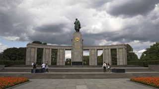 Archivbild: Sowjetisches Ehrenmal im Berliner Tiergarten. (Quelle: dpa/M. Hjelm)
