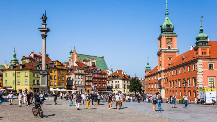 Symbolbild: Die Warschauer Altstadt mit ihrem Schlossplatz. (Quelle: dpa/M. Korb)