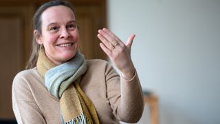 Lena Kreck (Die Linke), Berliner Senatorin für Justiz, Vielfalt und Antidiskriminierung, spricht während einem Interview mit der Deutschen Presse-Agentur dpa. (Quelle: dpa/Bernd von Jutrczenka)