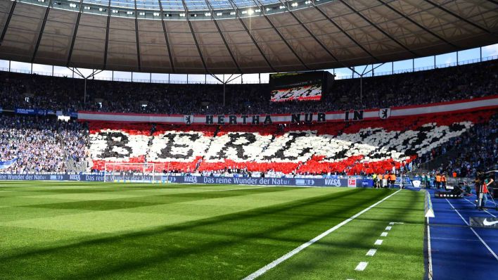 Die Fankurve von Hertha BSC mit einer Choreografie im Berliner Olympiastadion am 18.05.2019 gegen Bayer Leverkusen(Bild: imago images/Bernd König)