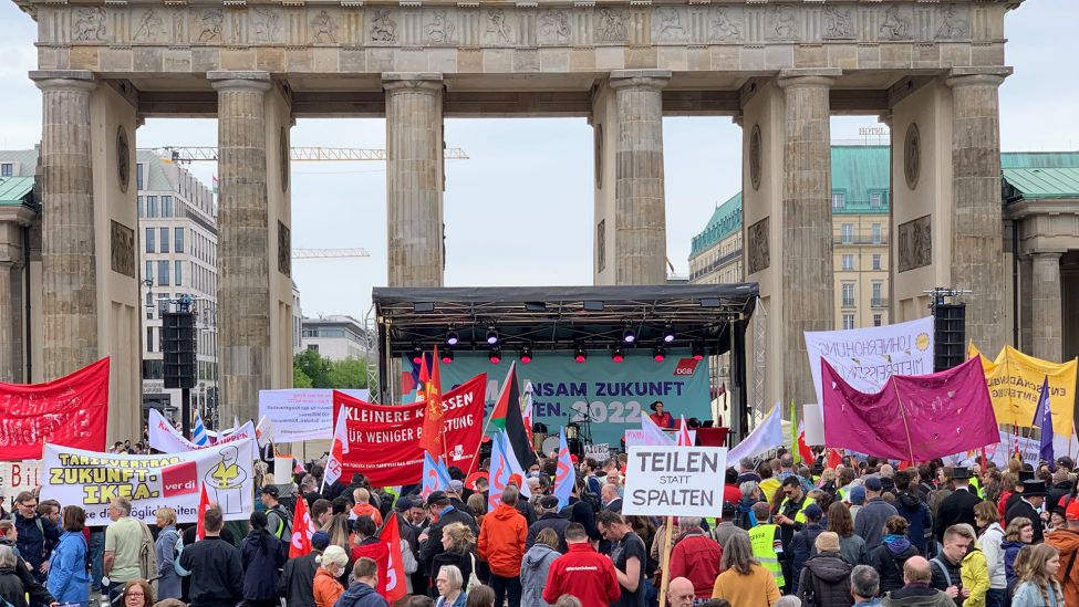 Hauptkundgebung des Deutschen Gewerkschaftsbundes (DGB) zum 1. Mai vor das Brandenburger Tor. (Quelle: Sebastian Schneider /rbb|24)