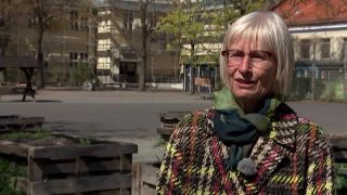 Karin Stolle, Leiterin der Schule an der Jungfernheide in Berlin-Spandau, hat erst durch rbb24-Recherche von der Asbestbelastung in ihrer Schule erfahren. (Quelle: rbb) Karin Stolle, Leiterin der Schule an der Jungfernheide in Berlin-Spandau, hat erst durch rbb24-Recherche von der Asbestbelastung in ihrer Schule erfahren. (Quelle: rbb)