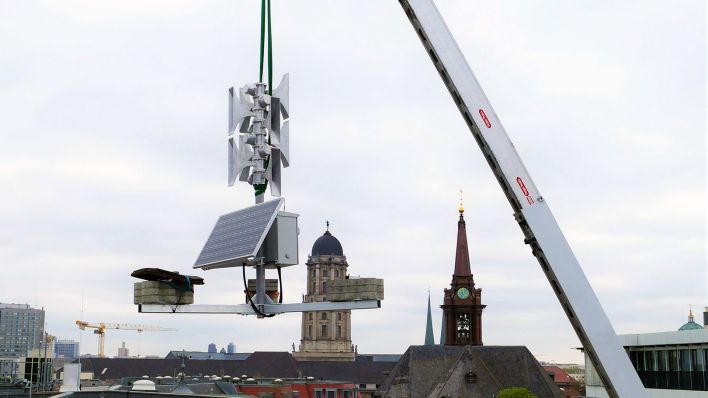 Ersten beiden Sirenen des Berliner Sirenenprogramms installiert. (Quelle: Berliner Feuerwehr)