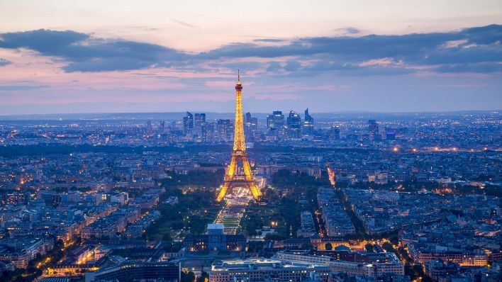 Blick auf Paris und den Eifelturm. (Quelle: dpa/Oliver Foerstner)