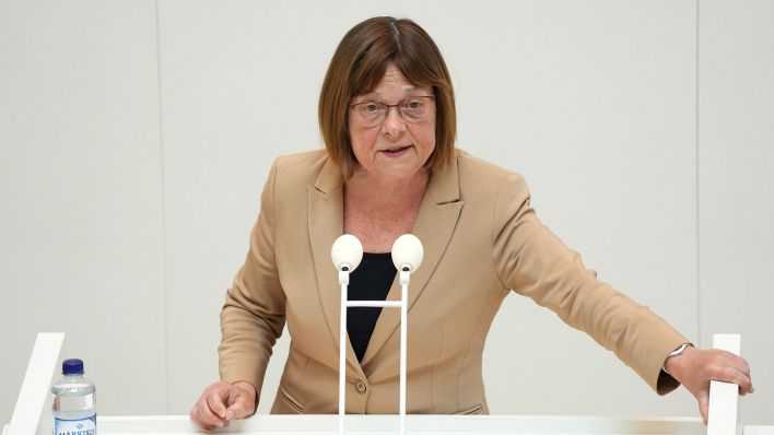 Archivbild: Ursula Nonnemacher (Bündnis 90/Die Grünen), Ministerin für Soziales, Gesundheit, Integration und Verbraucherschutz. (Quelle: dpa/S. Stache)