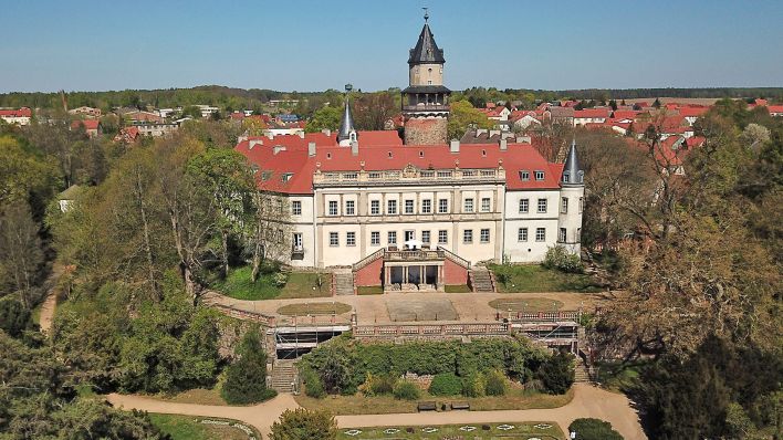 Archivbild: Ansicht von Schloss Wiesenburg in Brandenburg am 22.04.2019. (Quelle: imago images/Steffen Schellhorn)