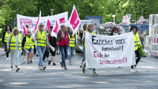 Erzieherinnen und Erzieher demonstrieren in Potsdam (Bild: rbb).