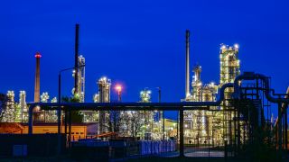 Die Anlagen der Erdölraffinerie auf dem Industriegelände der PCK-Raffinerie GmbH am 05.04.2022. (Quelle: dpa/Patrick Pleul)