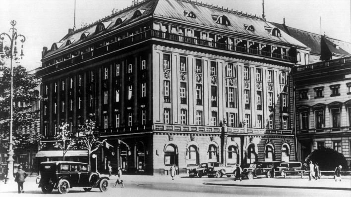 Das originale Hotel Adlon am Pariser Platz auf einer undatierten Aufnahme (Quelle: DPA)