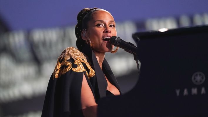 Archivbild: Alicia Keys singt am Klavier. (dpa/J.Giddens)