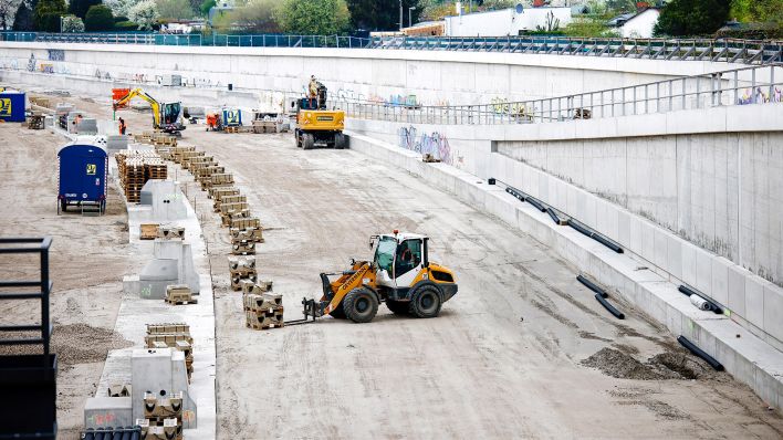 Bauarbeiten an der Baustelle zum Weiterbau Autobahn A100 in Neukölln. (Quelle: dpa/Carsten Koall)