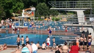 Das Berliner Sommerbad am Insulaner. (Quelle: dpa/Thilo Rückeis TSP)