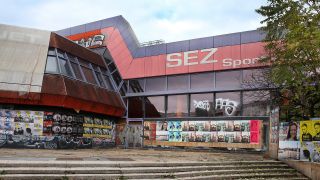 Archivbild: Das SEZ-Gebäude an der Landsberger Allee in Berlin-Friedrichshain