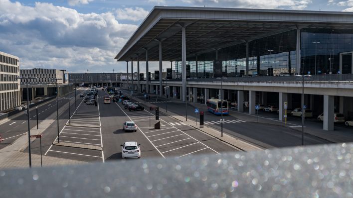 Das Terminal 1 vom Hauptstadtflughafen Berlin Brandenburg "Willy Brandt" (BER) (Quelle: dpa/Patrick Pleul)