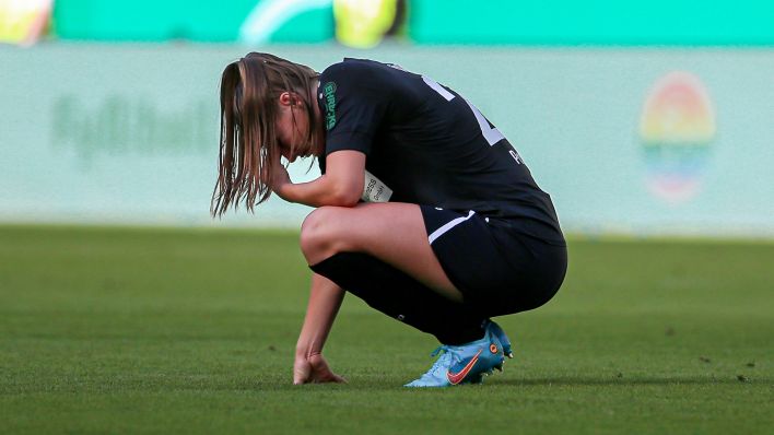 Melissa Kössler (1. FFC Turbine Potsdam, 25) enttäuscht schauend nach der 0:4-Niederlage im DFB-Pokalfinale gegen den VfL Wolfsburg. (Bild: MAGO / foto2press)