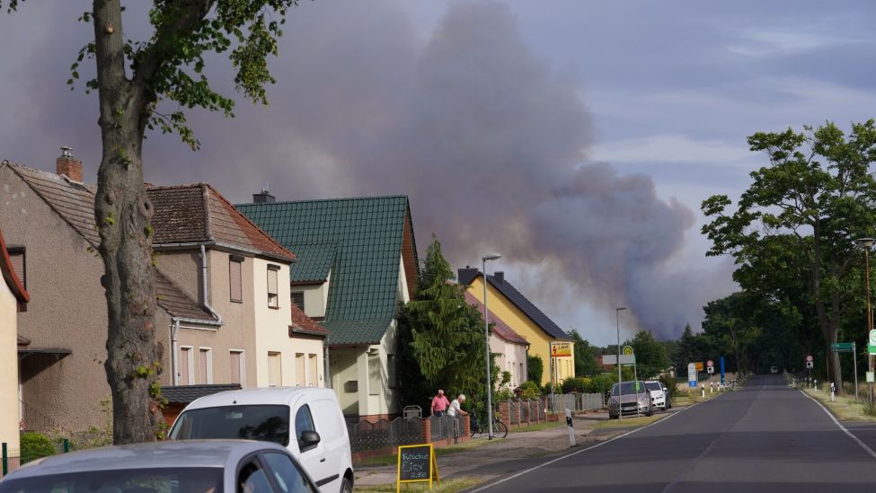 Waldbrand bei Treuenbrietzen (Quelle: dpa/Jörg Carstensen)