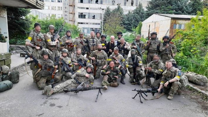 Eine Gruppe Kämpfer, die an der Seite der ukrainischen Armee kämpfen. (Quelle:privat)