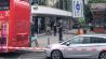 Ein PkW ist in der Tauentziehenstraße in einem Einkaufsladen gefahren und hat dabei mehrere Menschen verletzt (Bild: rbb/Gomm)