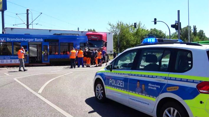 Unfall einer Straßenbahn in Brandenburg an der Havel mit Polizeieinsatz. (Quelle:rbb)