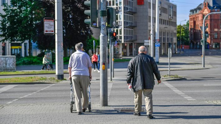 Fußgänger, Breitscheidplatz, Cottbus (Quelle: Bildagentur-online/Schoening)