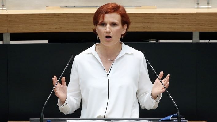 Katja Kipping (Linke), Sozialsenatorin, spricht im Berliner Abgeordnetenhaus während der Plenarsitzung. (Quelle: dpa/Wolfgang Kumm)