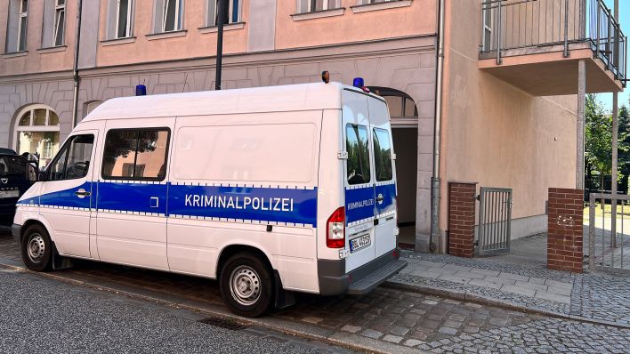 Die Polizei hat am 25.07.2022 in Fürstenwalde (Oder-Spree) einen Toten entdeckt. (Quelle: dpa/Sappeck)