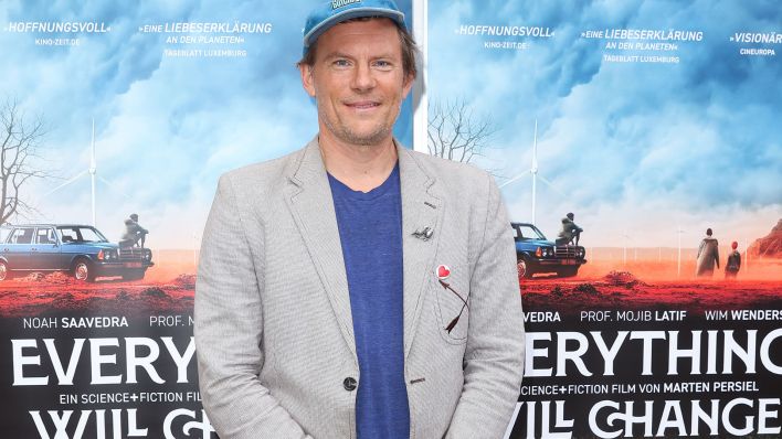 Marten Persiel kommt zu der Premiere des Films "Everything Will Change" im Filmtheater am Friedrichshain. (Quelle: dpa/G. Matzka)