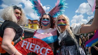 "CSD Berlin Pride": Der Christopher Street Day (CSD) soll an die Rechte von Lesben, Schwulen, Bisexuellen, Transgender, Intersexuellen und queeren Menschen erinnern. (Foto: Christophe Gateau/dpa)