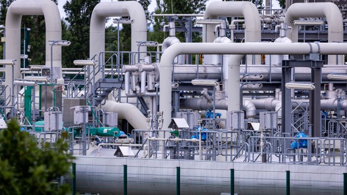 Rohrsysteme und Absperrvorrichtungen in der Gasempfangsstation der Ostseepipeline Nord Stream 1 (Bild: dpa/Jens Büttner)