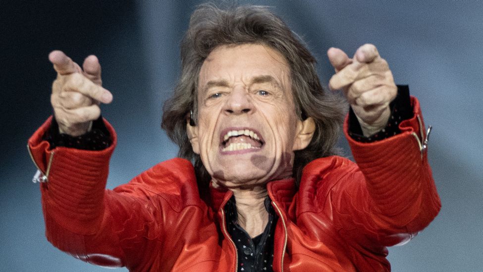 Frontmann Mick Jagger von den Rolling Stones singt am 22.06.2018 bei dem Konzert seiner Band im Olympiastadion. (Quelle: dpa/Paul Zinken)