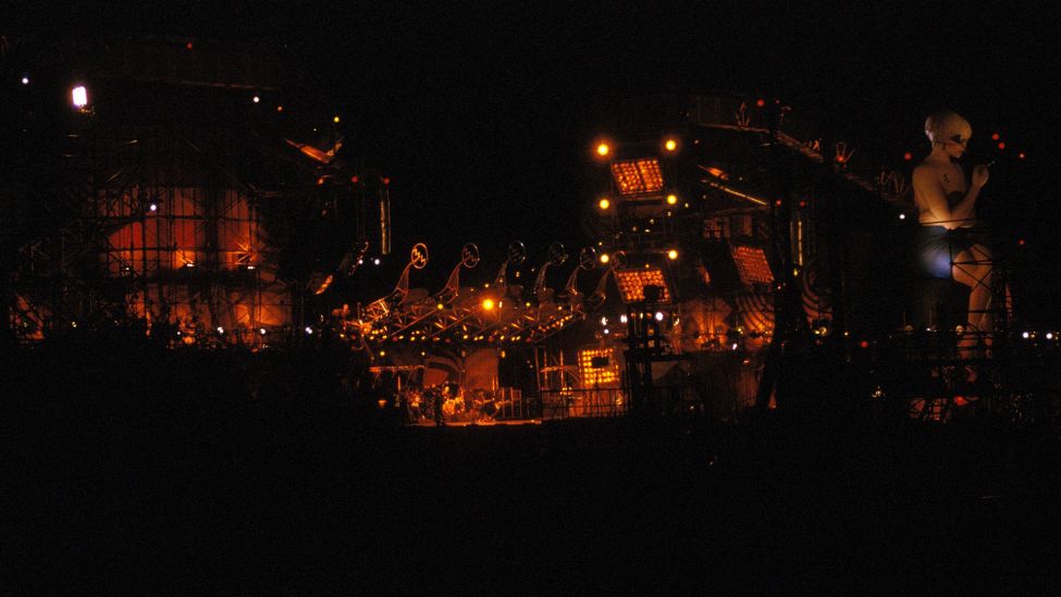 Beleuchtete Bühne anlässlich eines Konzertes der Rolling Stones (GBR) im Rahmen ihrer STEEL WHEEL TOUR 1990 in Berlin