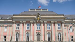 Symbolbild: Neuer Landtag in Potsdam (Quelle: IMAGO / Schöning)
