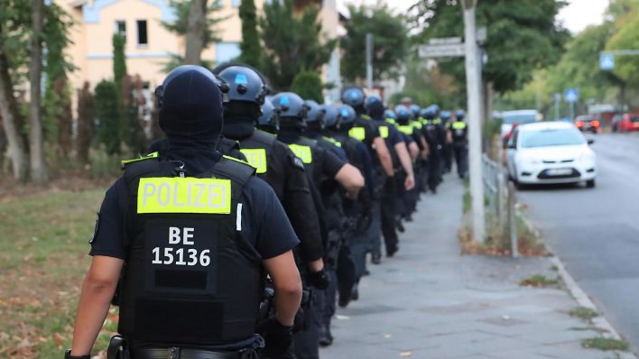 Großes Polizeiaufgebot in Alt-Buckow am 25.08.2022. (Quelle: privat)